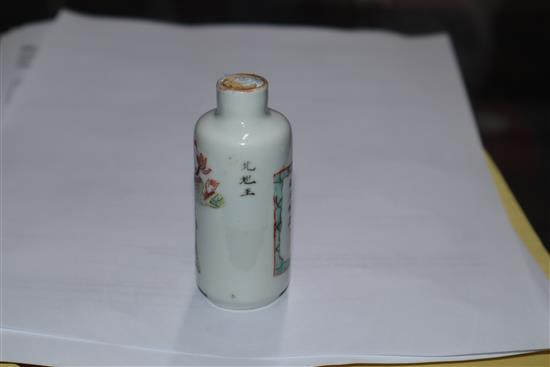 A Chinese famille rose cylindrical snuff bottle H.7.5cm